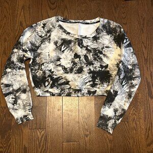 black and white cropped crew neck - m